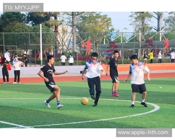 足球杂技教学视频：掌握技巧与创意，提升你的球场表现与个人风格